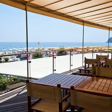 Ξενοδοχείο Tirreno 4*