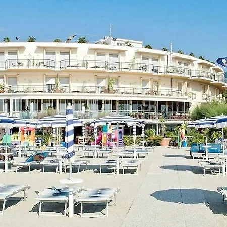 Tirreno فندق